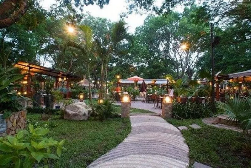 Sân vườn phong cách Á Đông cho nhà hàng